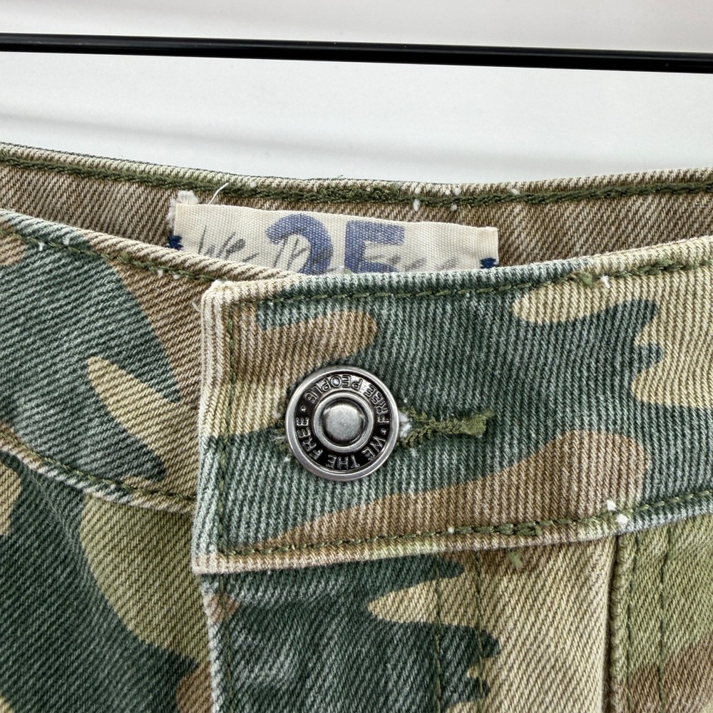 We The Free Remy Camo Crop Pants in Moss Green Size 25 - Picture 9 of 12